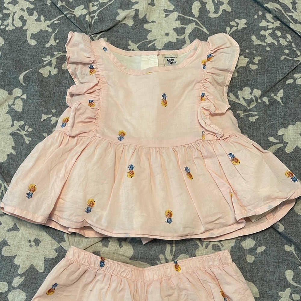 Pineapple Outfit - Picture 3 of 12